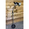 Image 2 : VINTAGE 2-LIGHT FLOOR LAMP
