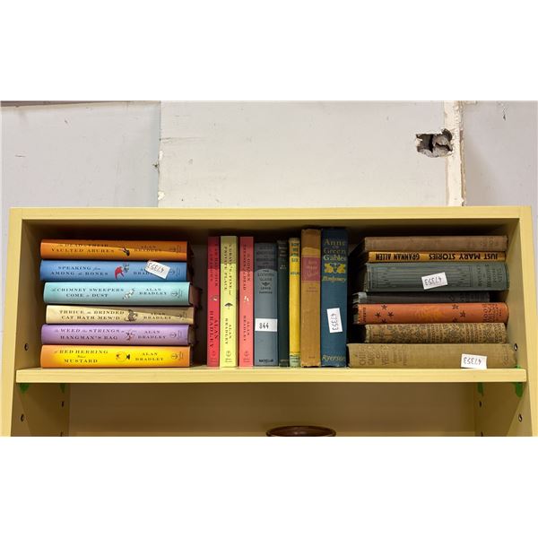 SHELF OF ASSORTED VINTAGE BOOKS
