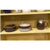 Image 4 : 3 SHELVES OF ASSORTED POTTERY