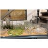 Image 3 : SHELF OF ASSORTED GLASSWARE