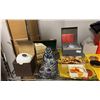 Image 2 : SHELF OF ASSORTED ITEMS INCLUDING; HOME DECOR, TEACUPS & SAUCERS, LETTER OPENER, BOOK ENDS & MORE