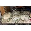 Image 2 : 2 SHELVES OF ROYAL STAFFORDSHIRE "ARCADIA" 82-PC DINNERWARE SET