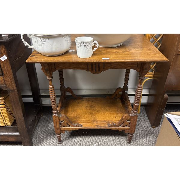 2-TIER ANTIQUE END TABLE 28.5" X 20.5" X 29" (CONTENTS NOT INCLUDED)