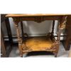 Image 2 : 2-TIER ANTIQUE END TABLE 28.5" X 20.5" X 29" (CONTENTS NOT INCLUDED)