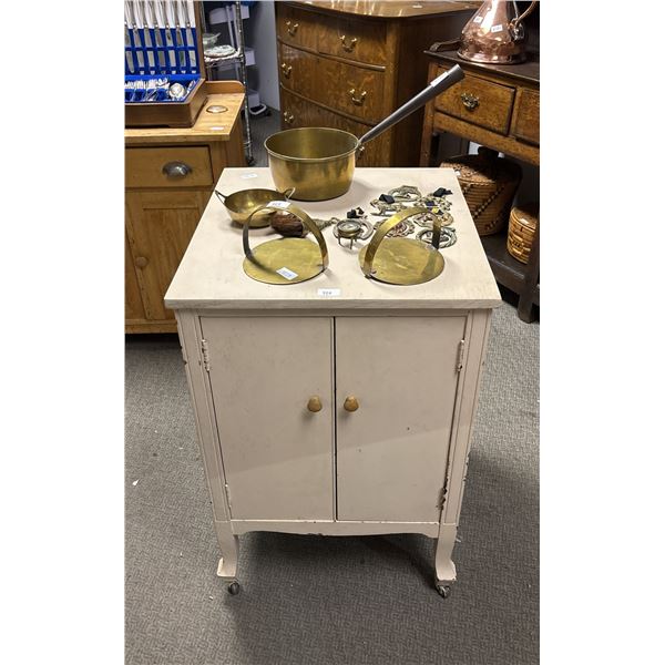 2-DOOR CABINET 20.5" X 22" X 31" (CONTENTS NOT INCLUDED)
