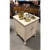 Image 2 : 2-DOOR CABINET 20.5" X 22" X 31" (CONTENTS NOT INCLUDED)