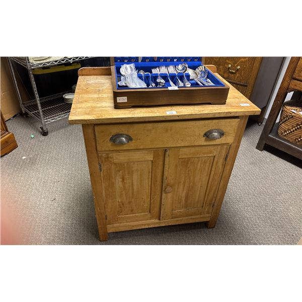 2-DOOR 1-DRAWER CABINET 28" X 18" X 30"