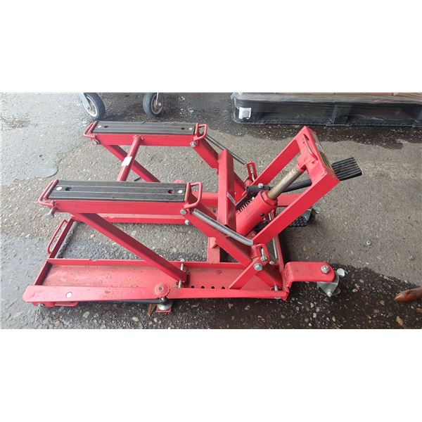 1,500 LBS CAPACITY MOTORCYCLE JACK