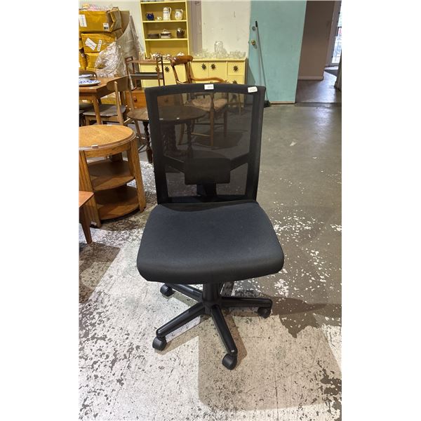 BLACK MESH BACK OFFICE CHAIR