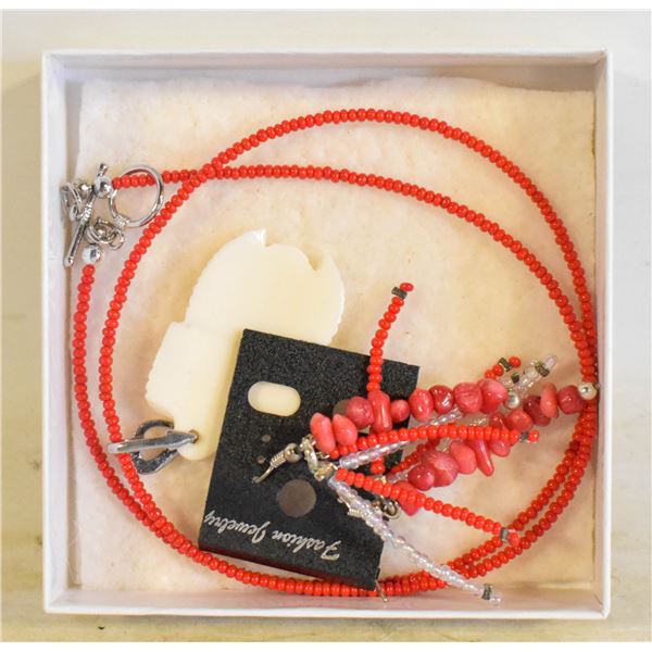 RED WHITE FLOWER NECKLACE W/CORAL
