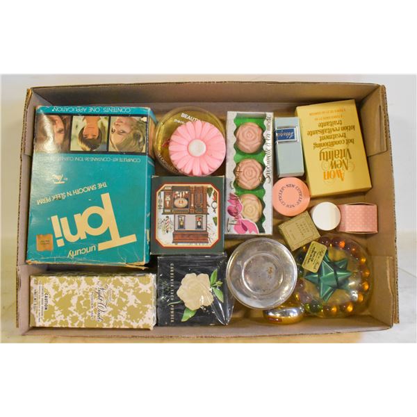 FLAT OF VINTAGE BATHROOM TOILETRY ITEMS