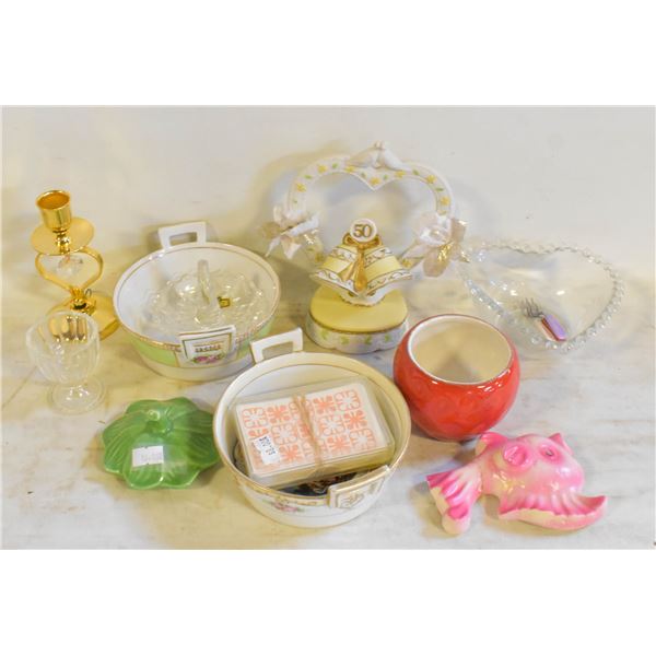 FLAT OF COLLECTIBLES