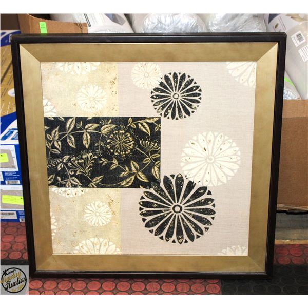 LARGE SQUARE DECORATIVE ART PIECE