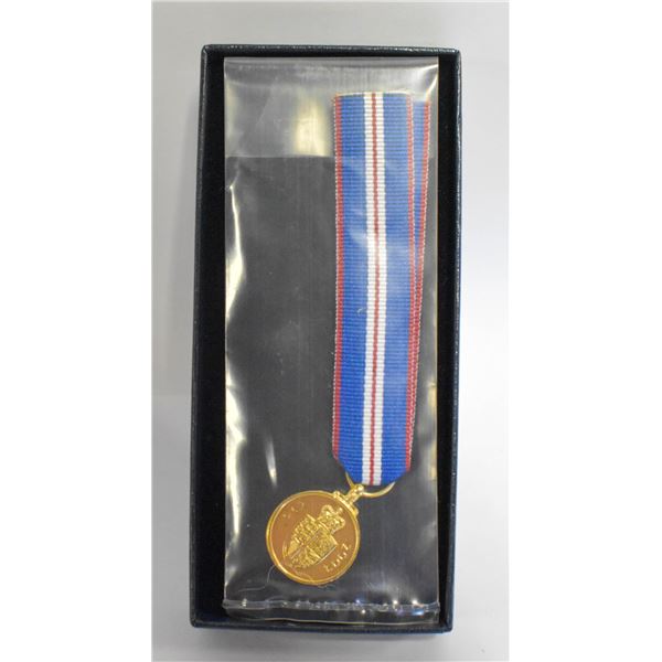 ROYAL MINT QUEEN ELIZABETH II GOLDEN JUBILEE MEDAL