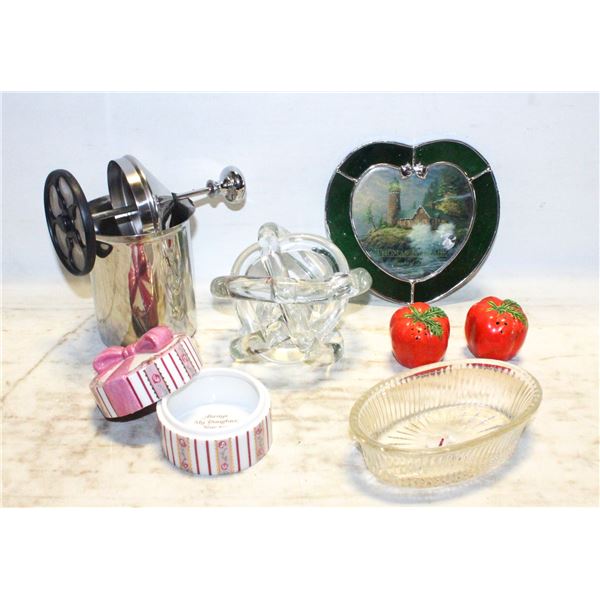 MADE IN JAPAN ANTIQUE S & P SHAKERS,