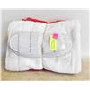 Image 1 : 2 BATH TOWELS & SLIPPERS