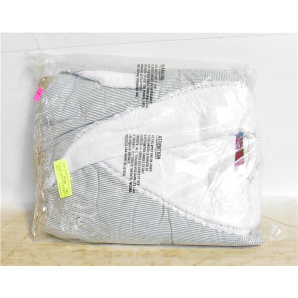 ONESIZE HOUSE COAT & SLIPPERS -NEW