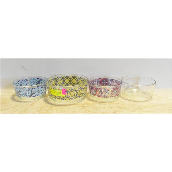 LOT OF 4 VINTAGE PYREX BOWLS