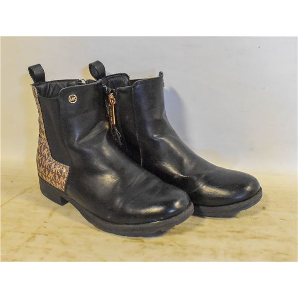 GIRLS MICHAEL KORS SHOES SZ 3