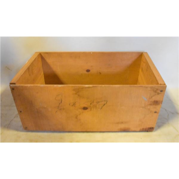 ANTIQUE WOODEN BOX - JUNIOR APPLE BC