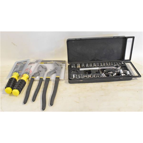 2 NEW SCREW DRIVERS, 2 NEW PLIERS AND
