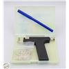 Image 1 : HAND-HELD EAR PIERCING SYSTEM WITH BAG OF