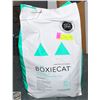 Image 1 : 28LBS BOXIE CAT GENTLY SCENTED CLUMPING CLAY LITTE