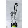 Image 1 : GIRAFFE FAMILY IN SILVER METAL/RESIN 17.5 INCHES