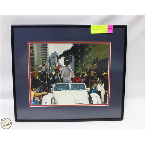 WAYNE GRETZKY HOISTING CUP 12.5" X 14.25"