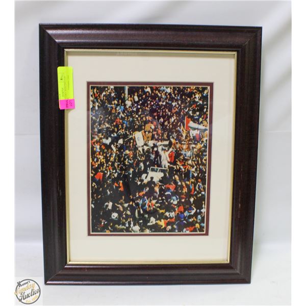 WAYNE GRETZKY HOISTING CUP JASPER AVE 14"X17"