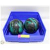 Image 1 : PAIR OF BELLE GREEN BLACK BOWLING BALLS
