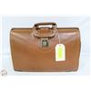 Image 1 : VINTAGE LEATHER ATTACHED CASE