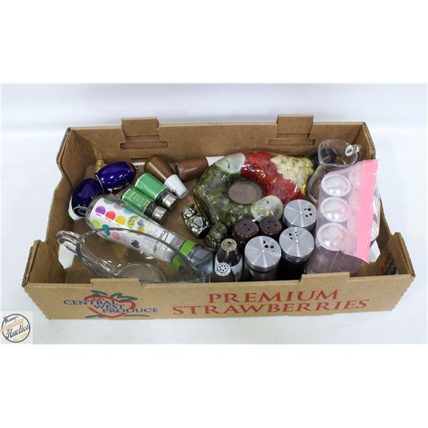 FLAT WITH COLLECTION OF VINTAGE SALT & PEPPER