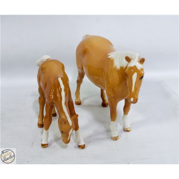2 BESWICK HORSE FIGURES (MARE AND FOAL)