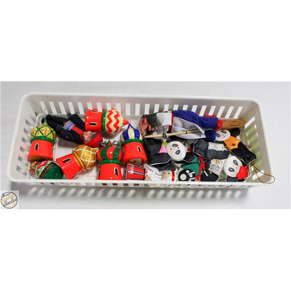 LOT OF VINTAGE CHRISTMAS ORNMENTS