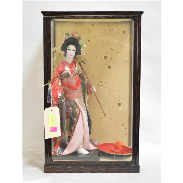 VINTAGE JAPANESE GEISHA DOLL IN GLASS BOX