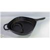 Image 1 : BOX WITH CAST IRON SKILLET & CAST IRON BAKING