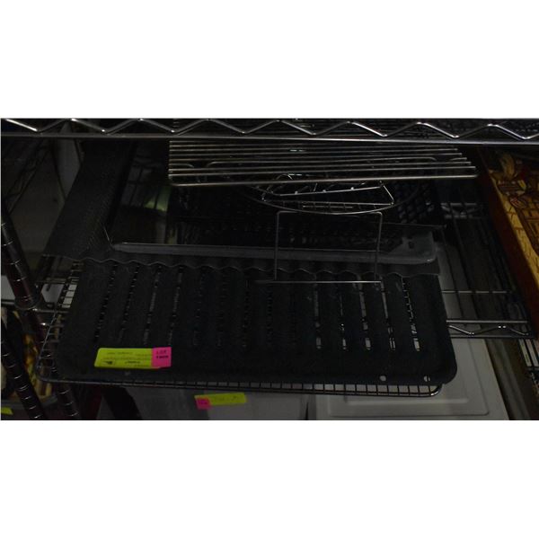 ESTATE LOT OF VARIOUS COOKING COOLING RACKS