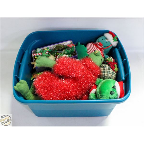 LOT OF VARIOUS CHRISTMAS FROG DÉCOR