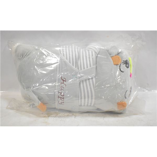 UNCLAIMED FREIGHT: HAPPY PLUSH COW BLANKET 2 IN 1