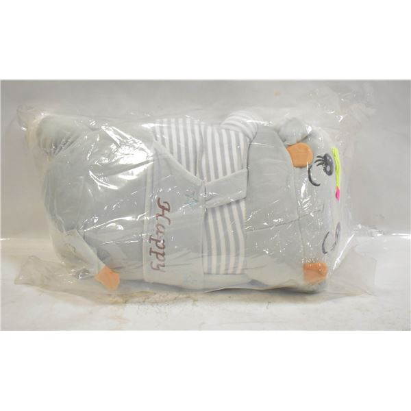 UNCLAIMED FREIGHT: HAPPY PLUSH COW BLANKET 2 IN 1