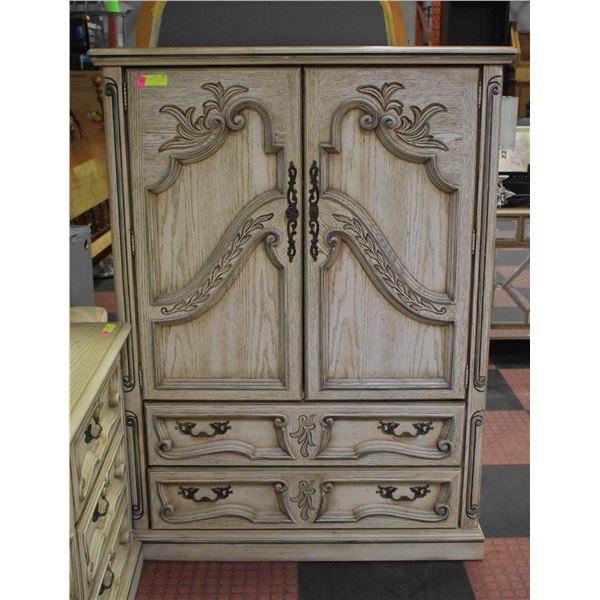 VINTAGE DEILCRAFT WARDROBE- 57" X 40" X 19"