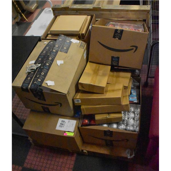 UNCLAIMED FREIGHT: PALLET OF XMAS & ACRYLIC SIGNS