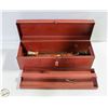 Image 1 : ESTATE METAL TOOLBOX WITH TRAY INSERT +