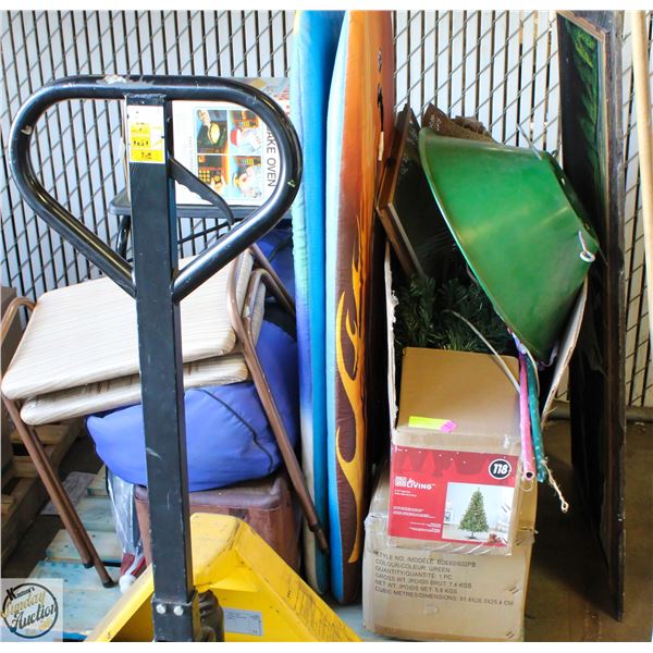PALLET OF ESTATE ITEMS INCLUDING 2 FULL SZ XMAS-