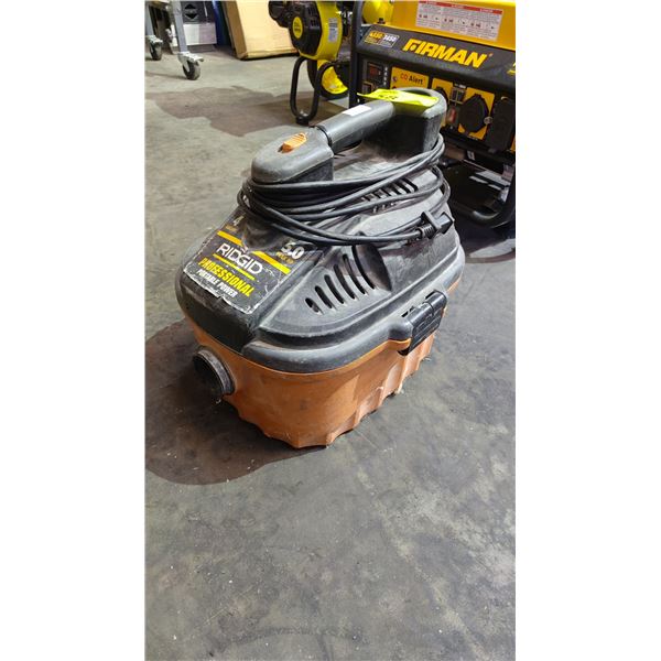 RIDGID PROFESSIONAL 4 GALLON PORTABLE VACUUM WITH HOSE (HOSE INSIDE)
