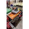 Image 2 : RIDGID R4031 PORTABLE WET TILE SAW WITH STAND