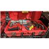 Image 2 : MILWAUKEE 1.2" HOLE HAWG RIGHT ANGLE DRILL IN A HARD TRANSPORT CASE