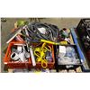 Image 1 : PALLET OF ASSORTED HARDWARE, RATCHET STRAPS, STRING WORK LIGHTS, HOSE, ELECTRIC SANDER & MORE *MUST