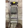 Image 1 : ALUMINUM STEP LADDER